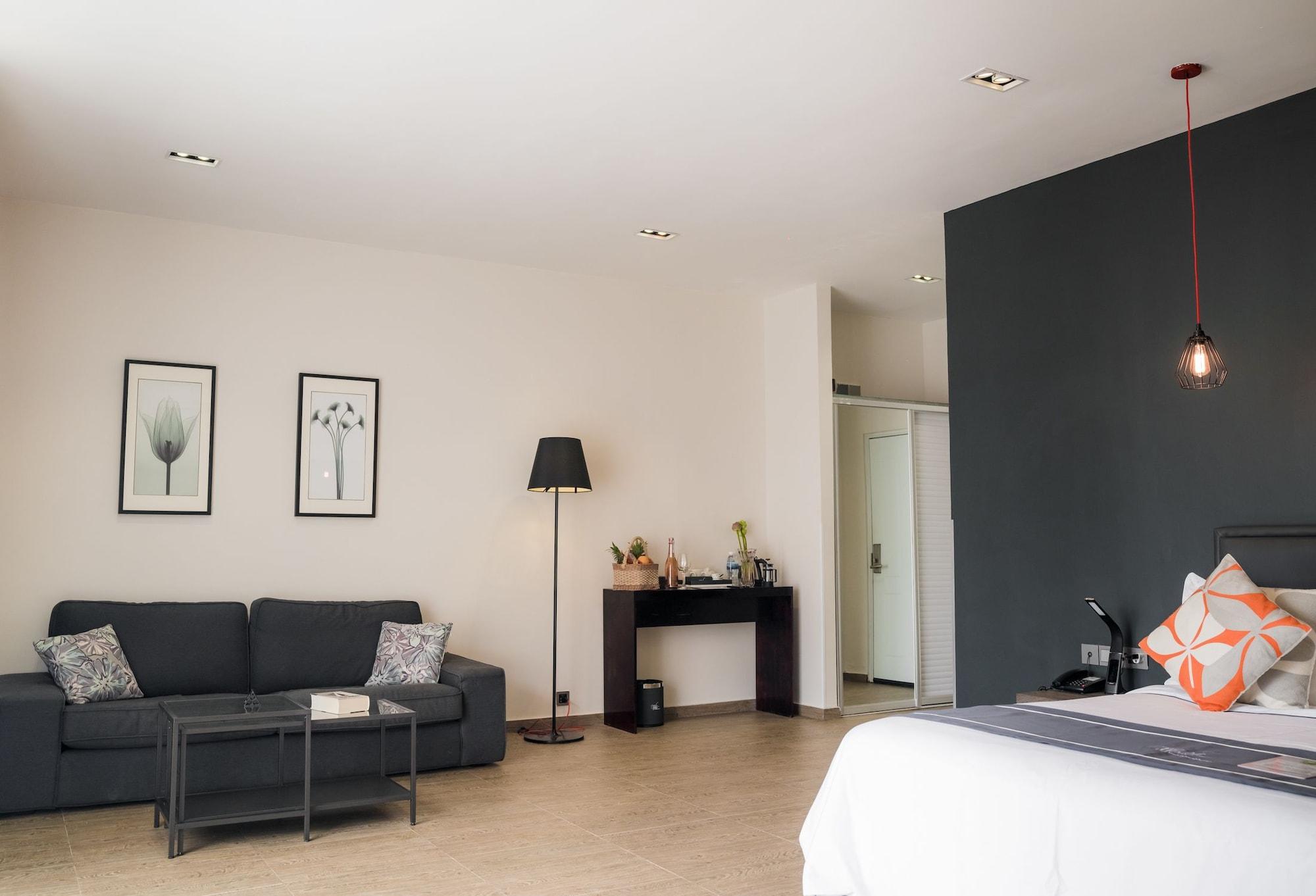 White Boutique Hotel And Residences Sihanoukville Bagian luar foto