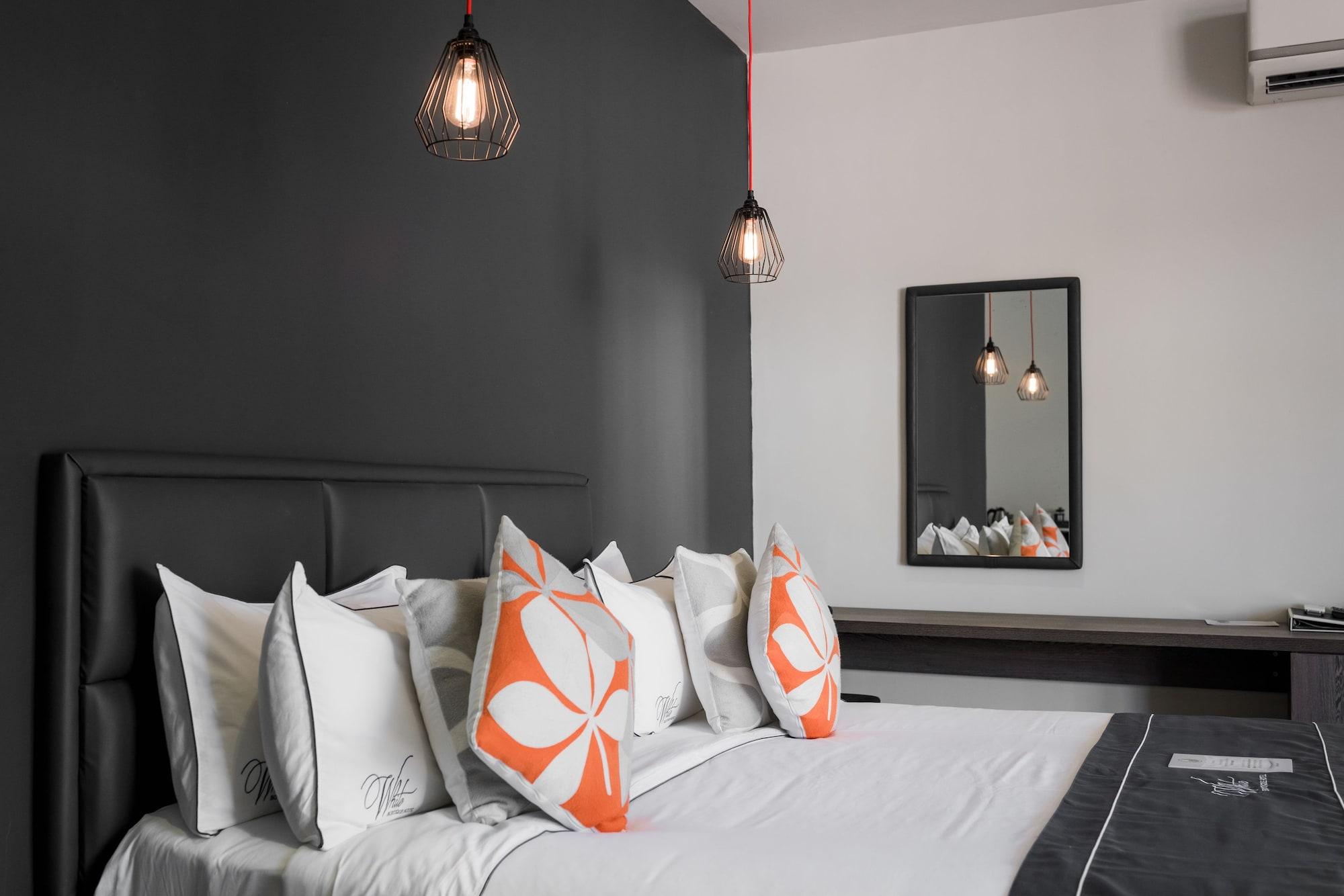 White Boutique Hotel And Residences Sihanoukville Bagian luar foto
