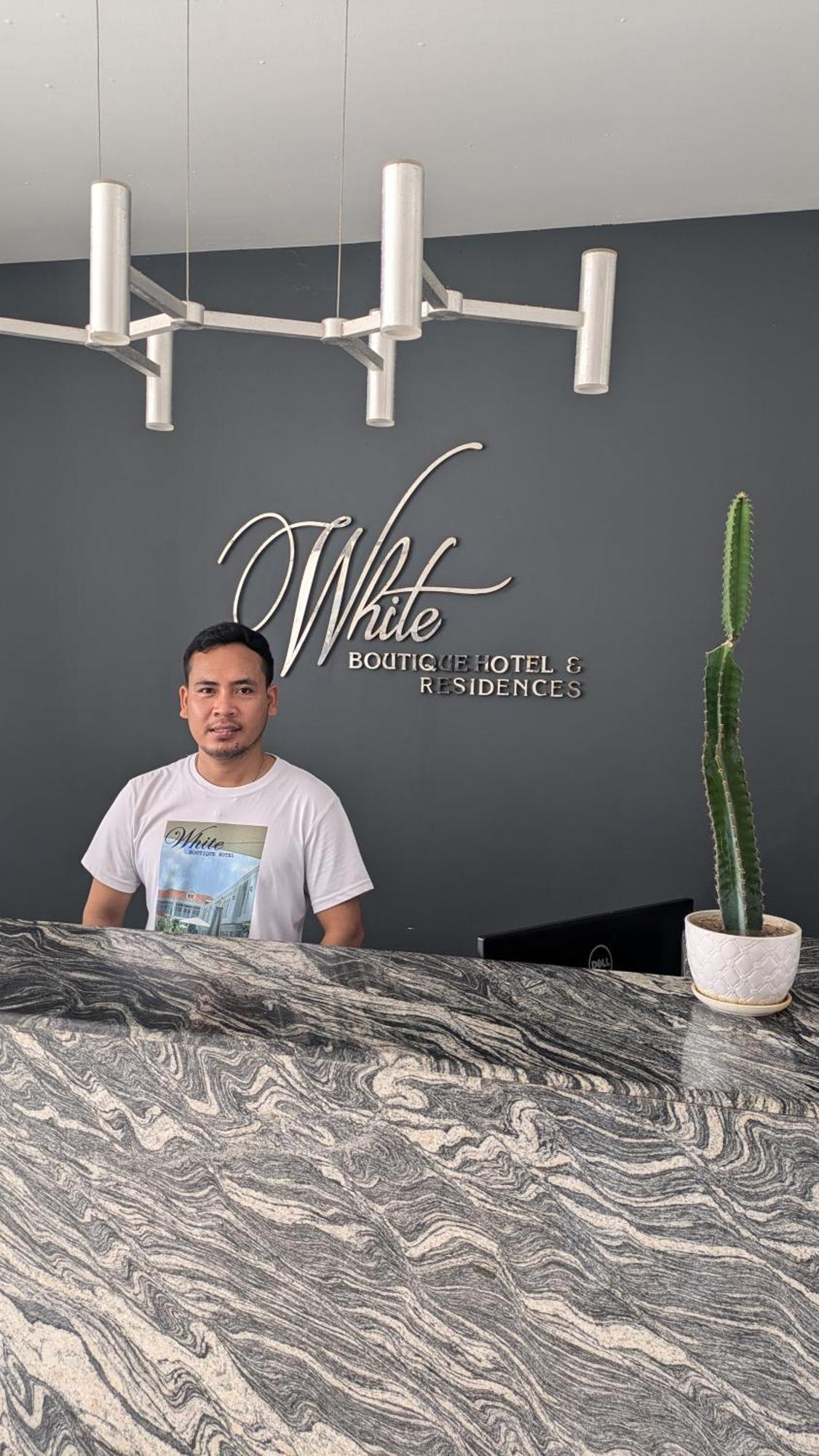 White Boutique Hotel And Residences Sihanoukville Bagian luar foto