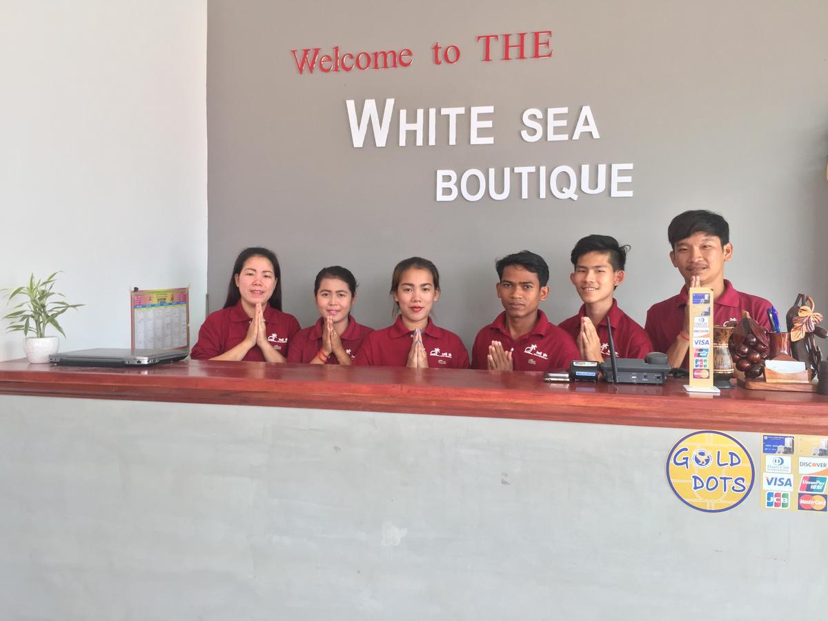 White Boutique Hotel And Residences Sihanoukville Bagian luar foto