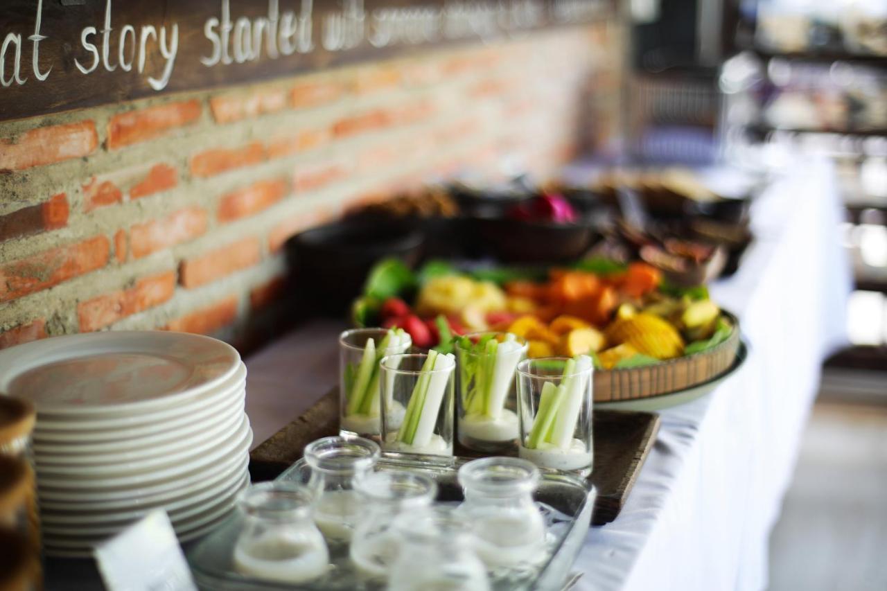 White Boutique Hotel And Residences Sihanoukville Bagian luar foto