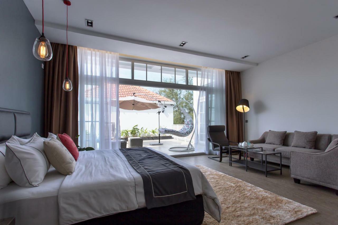 White Boutique Hotel And Residences Sihanoukville Bagian luar foto